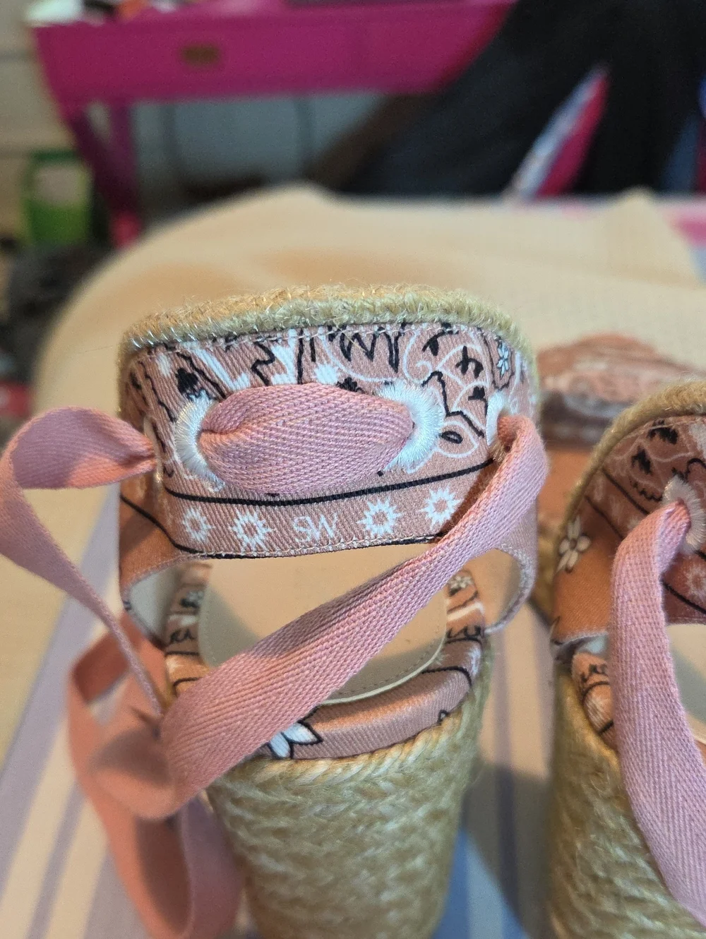 NIB Stuart Weitzman Illeana Bandana Print Espadrille Sandal Rose Pink Size 9.5